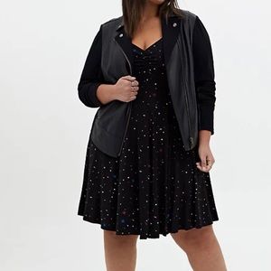 TORRID SUPER SOFT BLACK & MULTI STAR SKATER DRESS SIZE 1 NWT